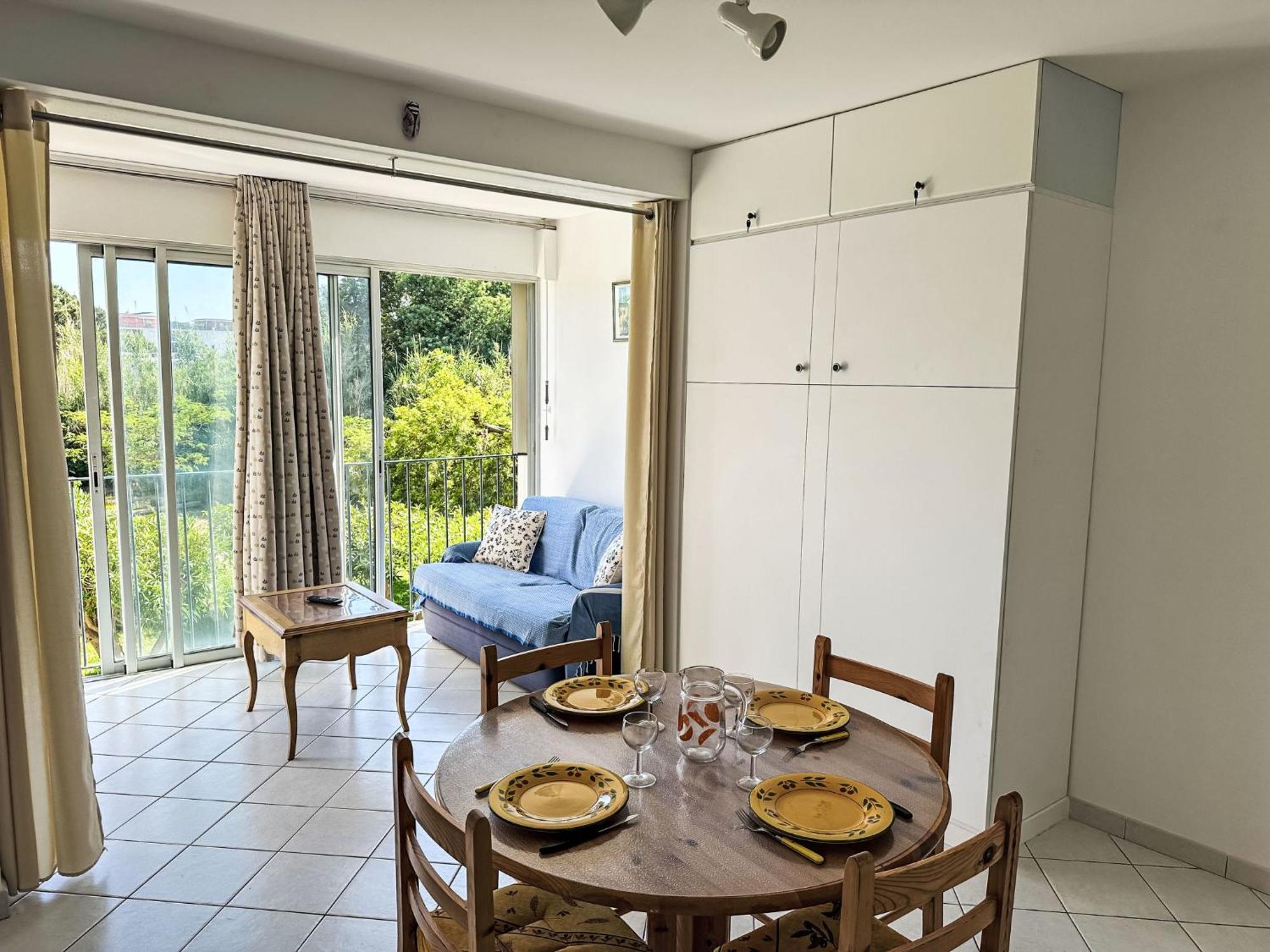 Apartment Les Roses Lauriers By Interhome Le Lavandou Exterior photo